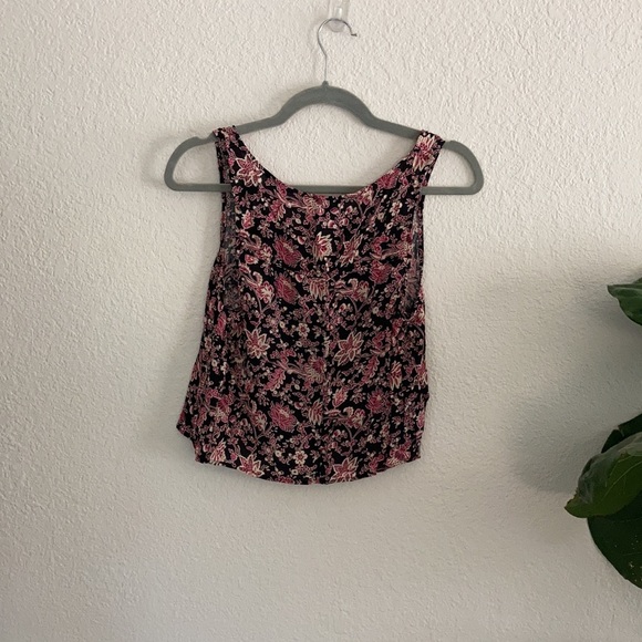 Button Down Crop Tank - Picture 2 of 4